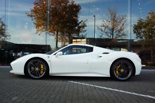 Ferrari 488 3.9 Spider HELE Passenger Display Carbon Lifting