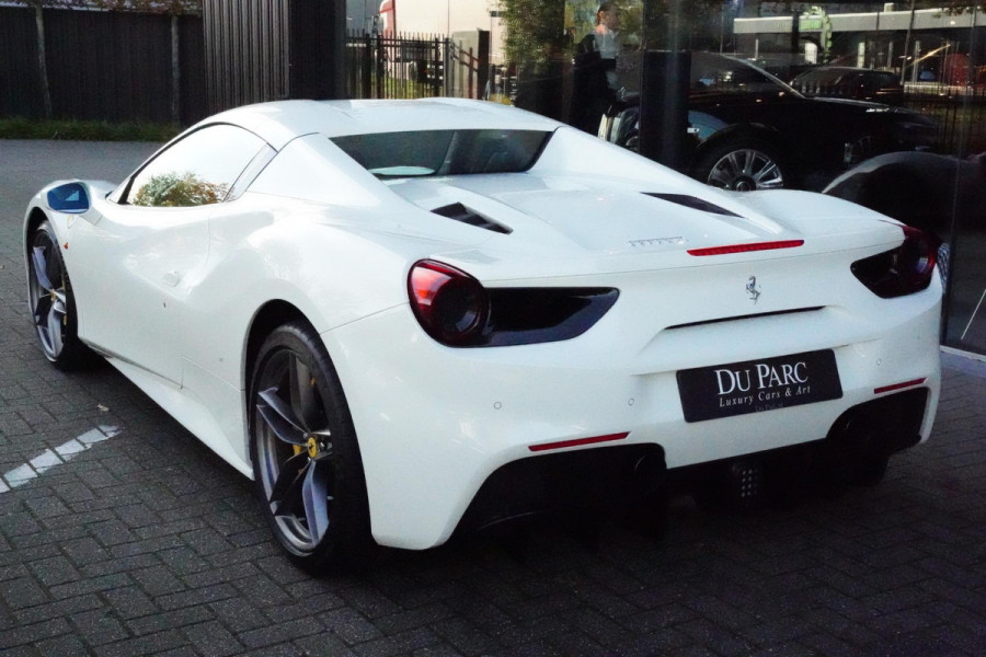 Ferrari 488 3.9 Spider HELE Passenger Display Carbon Lifting