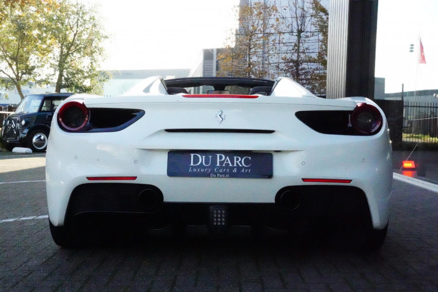 Ferrari 488 3.9 Spider HELE Passenger Display Carbon Lifting