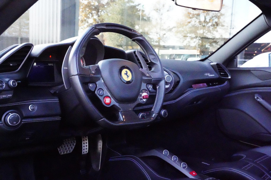 Ferrari 488 3.9 Spider HELE Passenger Display Carbon Lifting