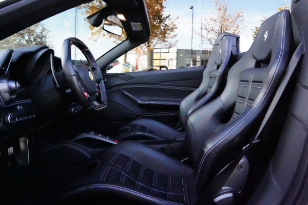 Ferrari 488 3.9 Spider HELE Passenger Display Carbon Lifting