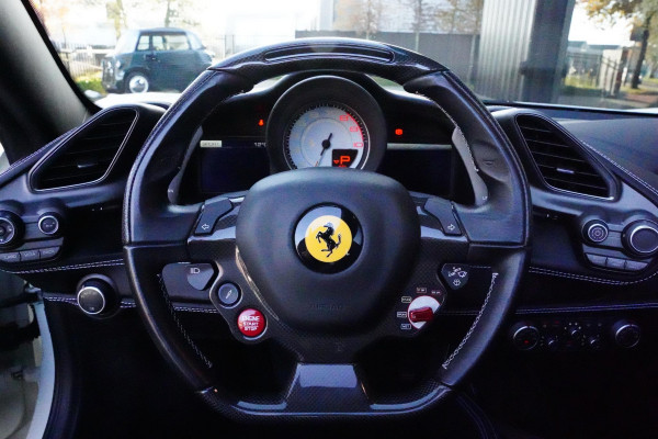 Ferrari 488 3.9 Spider HELE Passenger Display Carbon Lifting