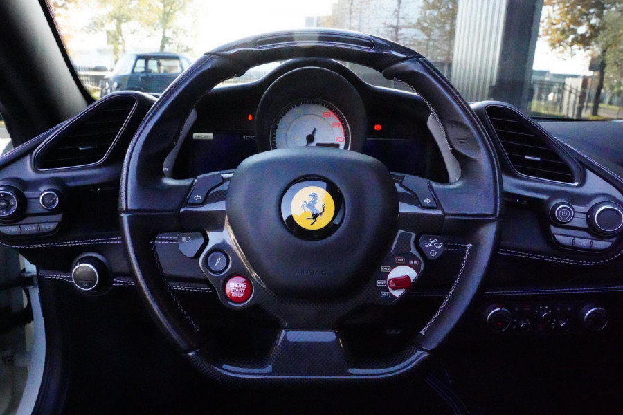Ferrari 488 3.9 Spider HELE Passenger Display Carbon Lifting