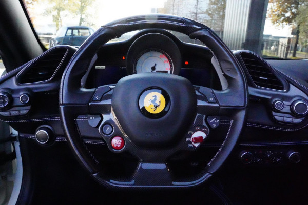 Ferrari 488 3.9 Spider HELE Passenger Display Carbon Lifting