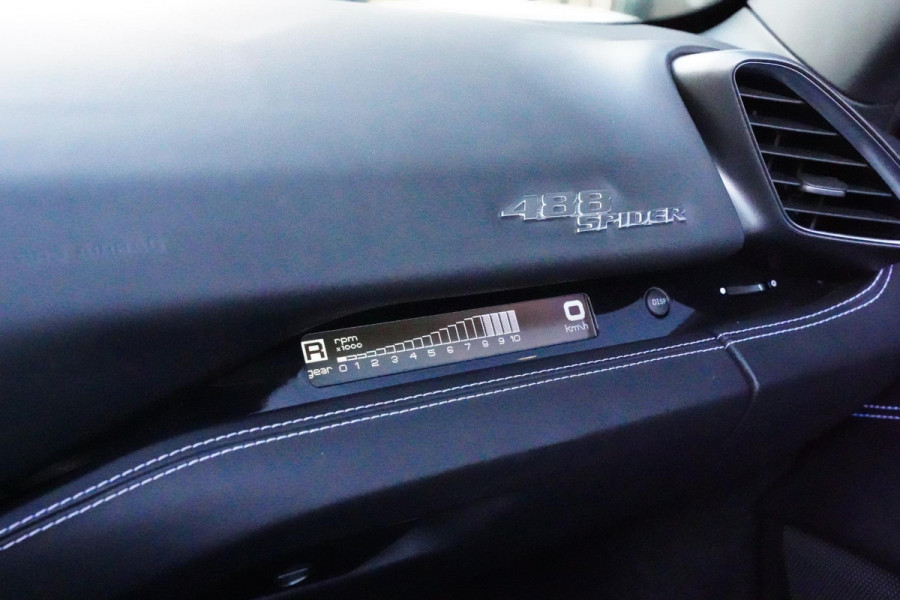 Ferrari 488 3.9 Spider HELE Passenger Display Carbon Lifting