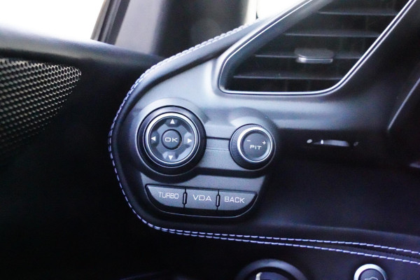 Ferrari 488 3.9 Spider HELE Passenger Display Carbon Lifting