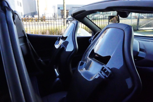 Ferrari 488 3.9 Spider HELE Passenger Display Carbon Lifting