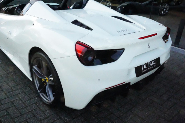 Ferrari 488 3.9 Spider HELE Passenger Display Carbon Lifting