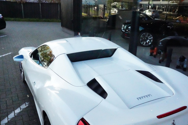 Ferrari 488 3.9 Spider HELE Passenger Display Carbon Lifting