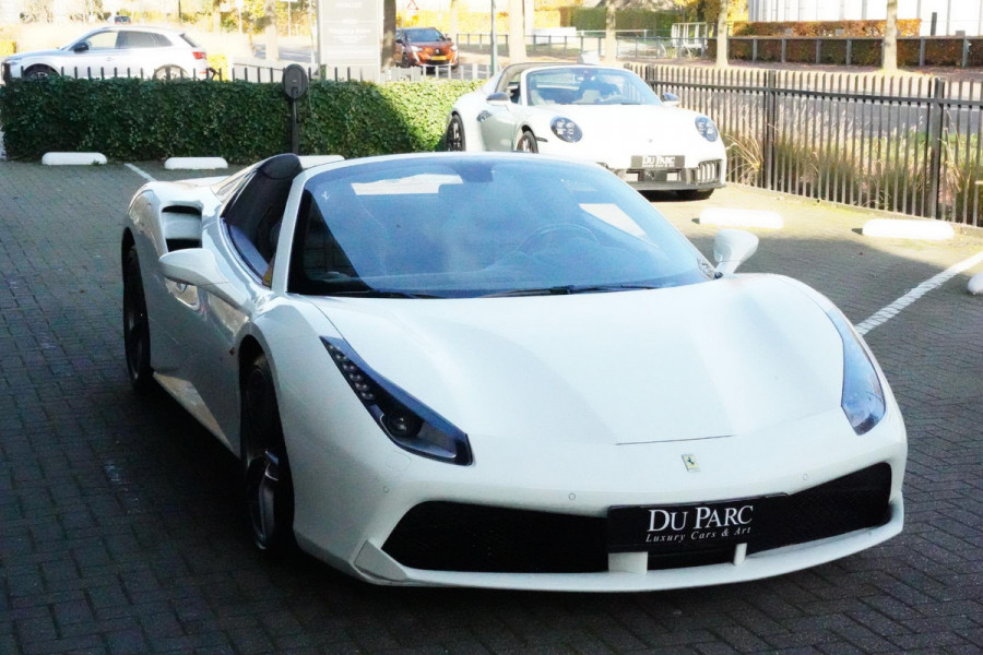 Ferrari 488 3.9 Spider HELE Passenger Display Carbon Lifting