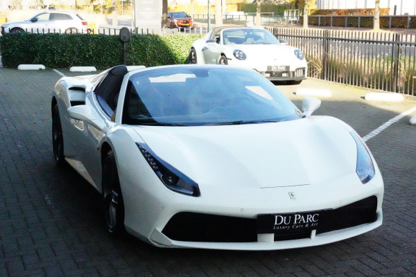 Ferrari 488 3.9 Spider HELE Passenger Display Carbon Lifting