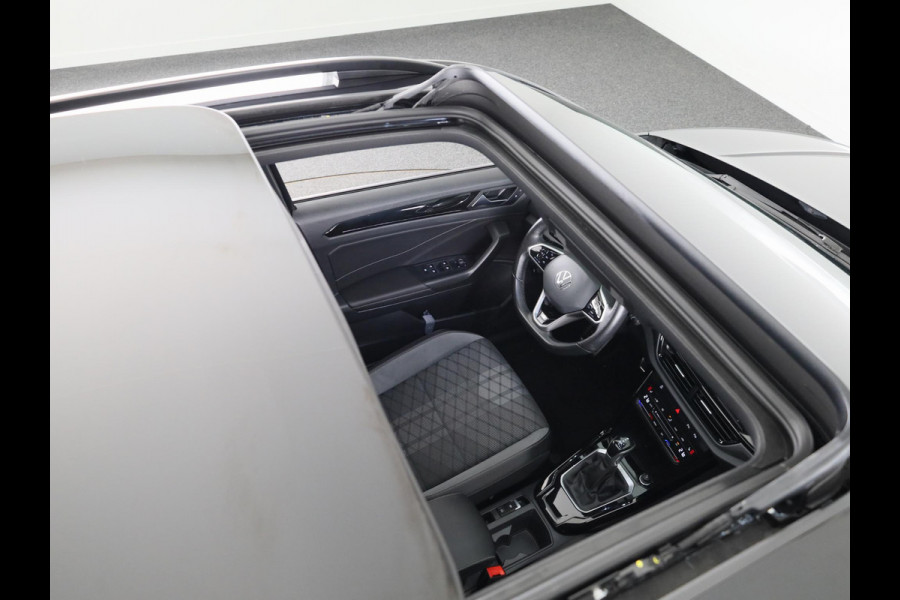 Volkswagen T-Roc 1.5 TSI R-Line Business 150 pk Automaat (DSG) | Navigatie | Panoramadak | Parkeersensoren | Achteruitrij camera | Adaptieve cruise control | Keyless | Full Led koplampen |