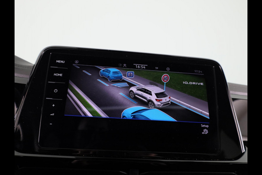 Volkswagen T-Roc 1.5 TSI R-Line Business 150 pk Automaat (DSG) | Navigatie | Panoramadak | Parkeersensoren | Achteruitrij camera | Adaptieve cruise control | Keyless | Full Led koplampen |