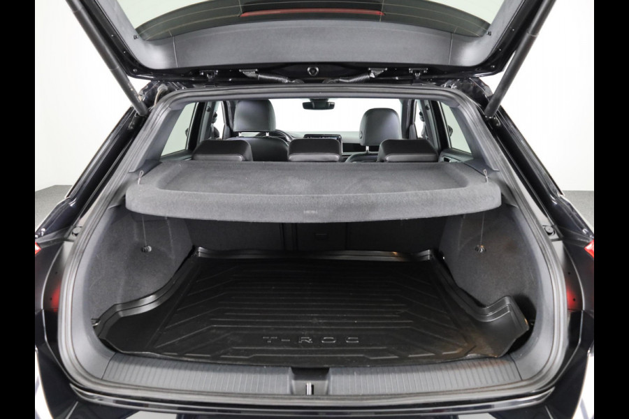 Volkswagen T-Roc 1.5 TSI R-Line Business 150 pk Automaat (DSG) | Navigatie | Panoramadak | Parkeersensoren | Achteruitrij camera | Adaptieve cruise control | Keyless | Full Led koplampen |