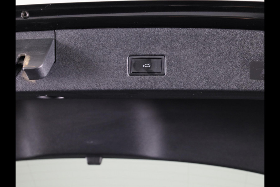 Volkswagen T-Roc 1.5 TSI R-Line Business 150 pk Automaat (DSG) | Navigatie | Panoramadak | Parkeersensoren | Achteruitrij camera | Adaptieve cruise control | Keyless | Full Led koplampen |