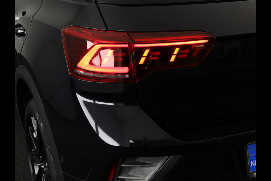 Volkswagen T-Roc 1.5 TSI R-Line Business 150 pk Automaat (DSG) | Navigatie | Panoramadak | Parkeersensoren | Achteruitrij camera | Adaptieve cruise control | Keyless | Full Led koplampen |