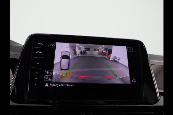 Volkswagen T-Roc 1.5 TSI R-Line Business 150 pk Automaat (DSG) | Navigatie | Panoramadak | Parkeersensoren | Achteruitrij camera | Adaptieve cruise control | Keyless | Full Led koplampen |