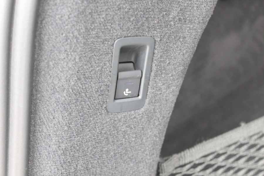 Audi A6 Avant S6 TDI quattro / Trekhaak / Panoramadak / 360Camera / Head-up / Standverwarming / 20'' / Softclose / B&O / RS Seats / Stuur+Stoelverwarming / Dodehoek / DAB / ACC