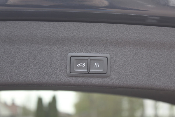 Audi A6 Avant S6 TDI quattro / Trekhaak / Panoramadak / 360Camera / Head-up / Standverwarming / 20'' / Softclose / B&O / RS Seats / Stuur+Stoelverwarming / Dodehoek / DAB / ACC