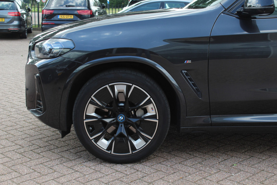 BMW iX3 High Executive 80 kWh / Trekhaak / Panoramadak / 360Camera / Head-up / 20'' / Leder / Harman Kardon / Sfeerverlichting / Dodehoek / DAB / Stuur+Stoelverwarming / ACC