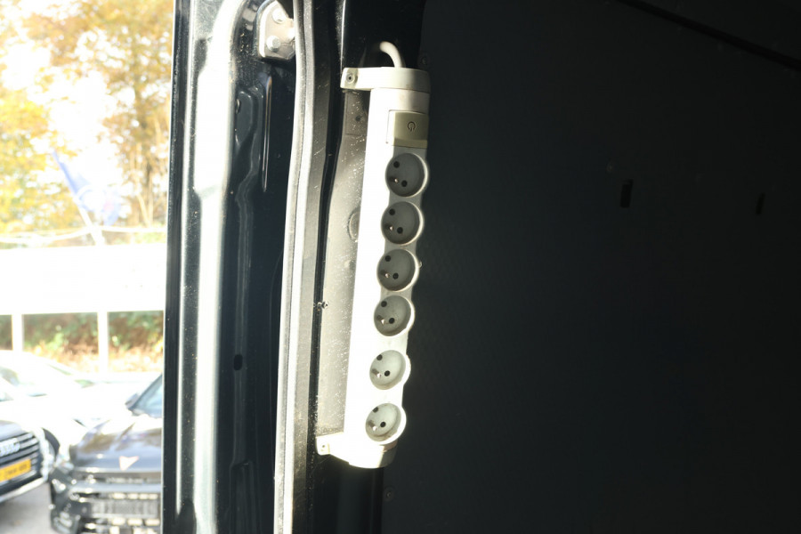 Iveco Daily 35S14V 2.3 352 H3 L-2 Navigatie, L2 H3, Trekhaak, Airco