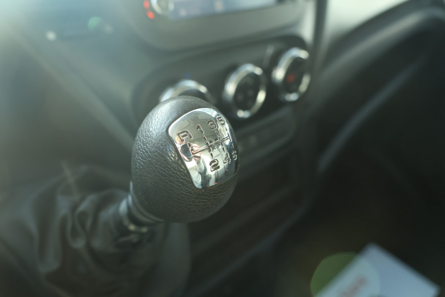 Iveco Daily 35S14V 2.3 352 H3 L-2 Navigatie, L2 H3, Trekhaak, Airco