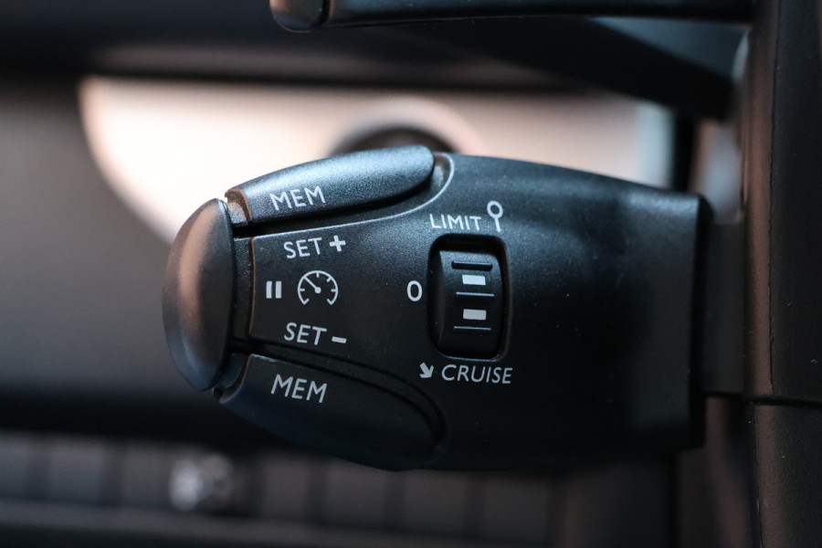 Opel Vivaro 2.0 CDTI L3H1 DC 177 PK | Head-Up | CarPlay | Camera | F1 Flippers | L+R Schuifdeur | Navigatie | Trekhaak | Climate control | 5-Zitter | Nieuwe APK | NAP Logisch | NL Auto