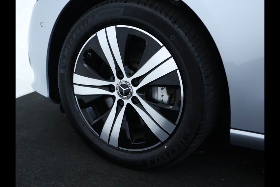 Mercedes-Benz C-Klasse Estate 300 e AMG Plug-In Hybride Panorama Schuif-Kanteldak | Trekhaak | Digital Light | 360° camera | Easy Pack Achterklep | Apple CarPlay. Inclusief 24 maanden MB Certified garantie voor Europa.