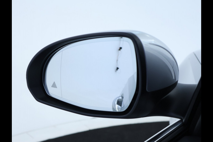 Mercedes-Benz C-Klasse Estate 300 e AMG Plug-In Hybride Panorama Schuif-Kanteldak | Trekhaak | Digital Light | 360° camera | Easy Pack Achterklep | Apple CarPlay. Inclusief 24 maanden MB Certified garantie voor Europa.