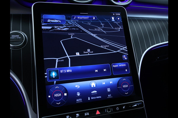 Mercedes-Benz C-Klasse Estate 300 e AMG Plug-In Hybride Panorama Schuif-Kanteldak | Trekhaak | Digital Light | 360° camera | Easy Pack Achterklep | Apple CarPlay. Inclusief 24 maanden MB Certified garantie voor Europa.