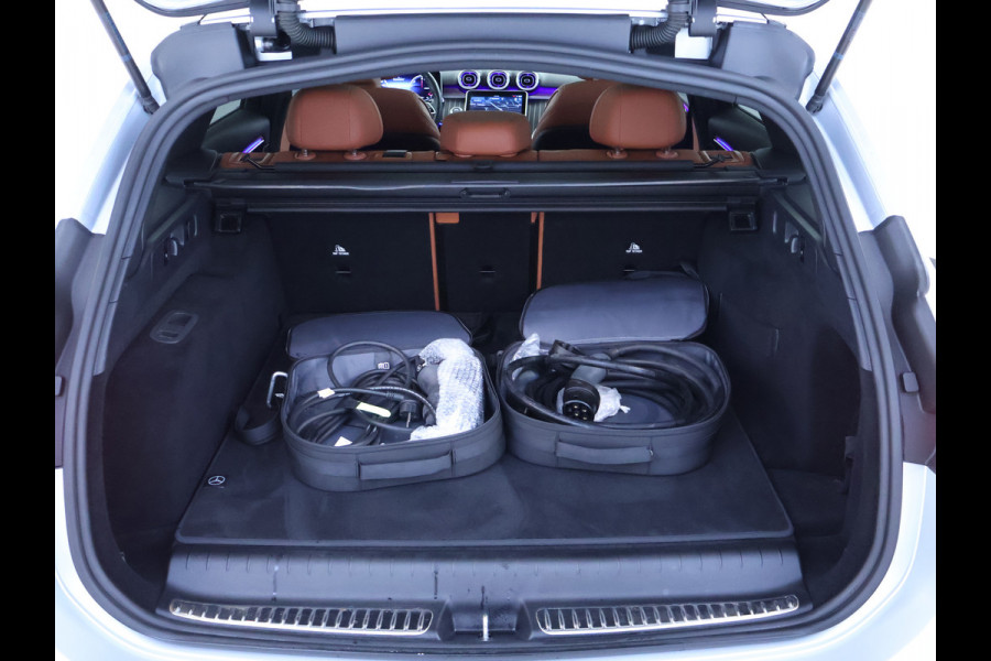 Mercedes-Benz C-Klasse Estate 300 e AMG Plug-In Hybride Panorama Schuif-Kanteldak | Trekhaak | Digital Light | 360° camera | Easy Pack Achterklep | Apple CarPlay. Inclusief 24 maanden MB Certified garantie voor Europa.