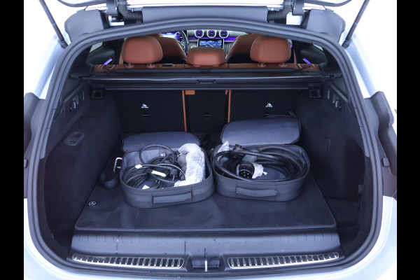 Mercedes-Benz C-Klasse Estate 300 e AMG Plug-In Hybride Panorama Schuif-Kanteldak | Trekhaak | Digital Light | 360° camera | Easy Pack Achterklep | Apple CarPlay. Inclusief 24 maanden MB Certified garantie voor Europa.