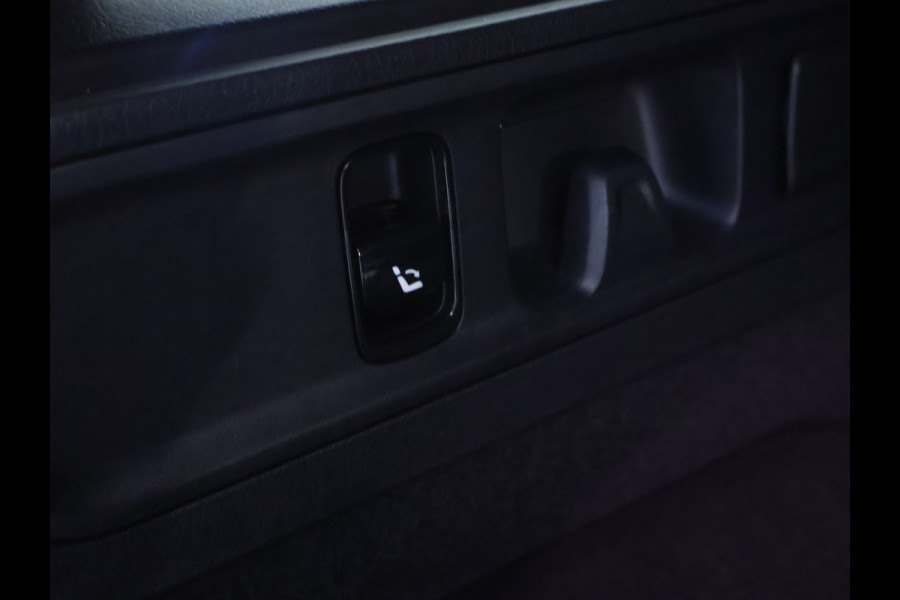 Mercedes-Benz C-Klasse Estate 300 e AMG Plug-In Hybride Panorama Schuif-Kanteldak | Trekhaak | Digital Light | 360° camera | Easy Pack Achterklep | Apple CarPlay. Inclusief 24 maanden MB Certified garantie voor Europa.