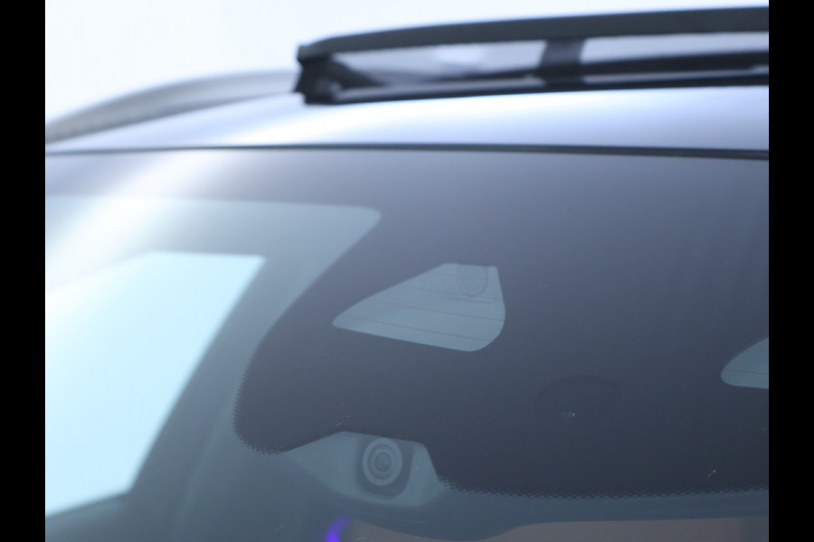 Mercedes-Benz C-Klasse Estate 300 e AMG Plug-In Hybride Panorama Schuif-Kanteldak | Trekhaak | Digital Light | 360° camera | Easy Pack Achterklep | Apple CarPlay. Inclusief 24 maanden MB Certified garantie voor Europa.