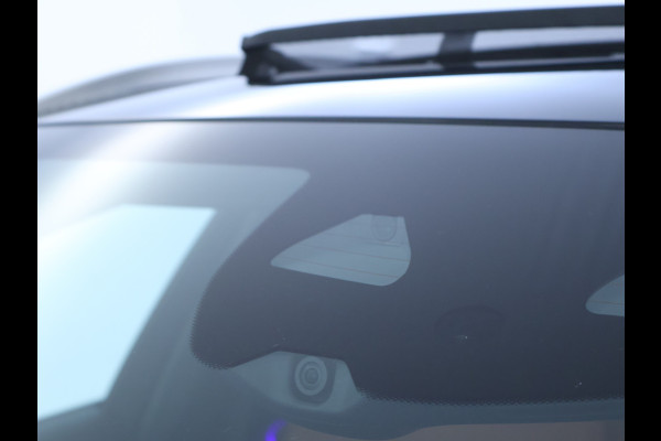 Mercedes-Benz C-Klasse Estate 300 e AMG Plug-In Hybride Panorama Schuif-Kanteldak | Trekhaak | Digital Light | 360° camera | Easy Pack Achterklep | Apple CarPlay. Inclusief 24 maanden MB Certified garantie voor Europa.