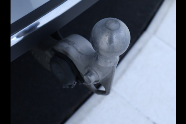 Mercedes-Benz C-Klasse Estate 300 e AMG Plug-In Hybride Panorama Schuif-Kanteldak | Trekhaak | Digital Light | 360° camera | Easy Pack Achterklep | Apple CarPlay. Inclusief 24 maanden MB Certified garantie voor Europa.