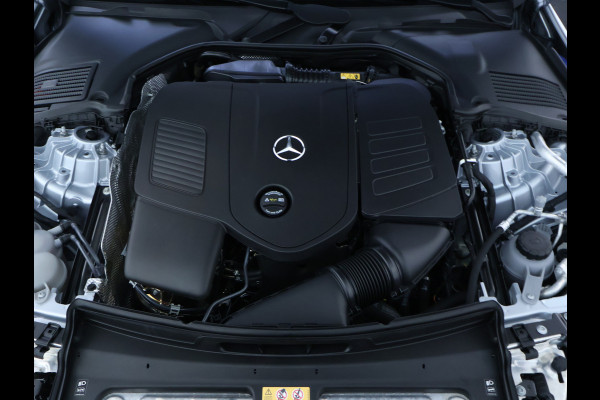 Mercedes-Benz C-Klasse Estate 300 e AMG Plug-In Hybride Panorama Schuif-Kanteldak | Trekhaak | Digital Light | 360° camera | Easy Pack Achterklep | Apple CarPlay. Inclusief 24 maanden MB Certified garantie voor Europa.