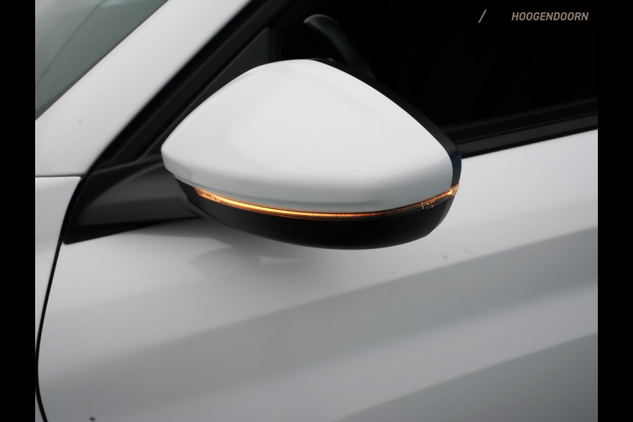 Peugeot 208 1.2 PureTech Sport (APPLE CARPLAY,LED,CAMERA,PARKEERSENSOREN,PARELMOER,LM-VELGEN,NIEUWE APK,CRUISE,TOPCONDITIE)