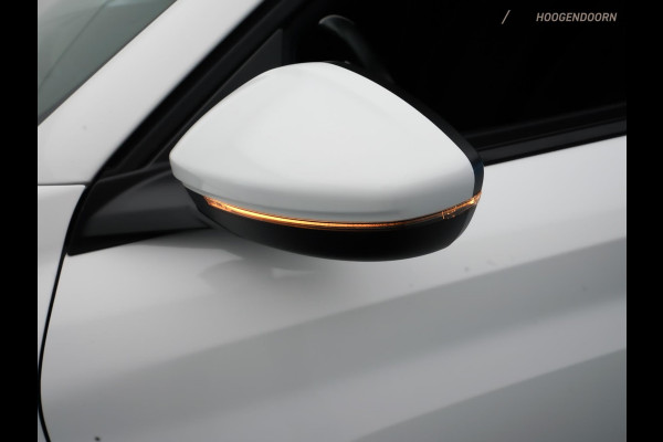 Peugeot 208 1.2 PureTech Sport (APPLE CARPLAY,LED,CAMERA,PARKEERSENSOREN,PARELMOER,LM-VELGEN,NIEUWE APK,CRUISE,TOPCONDITIE)