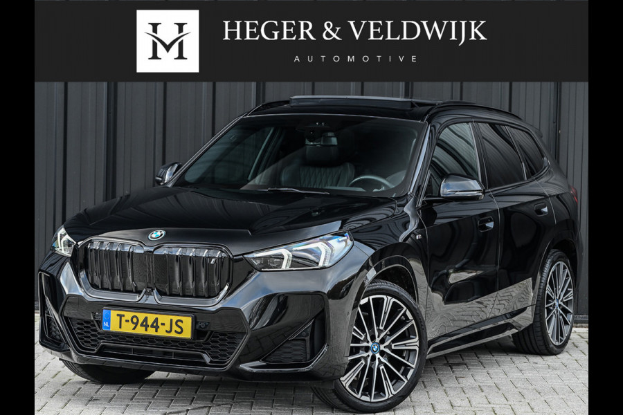 BMW iX1 XDRIVE 30 LAUNCH EDITION 67 kWh | M-SPORT | NL-AUTO | COMFORT ACCESS | PANORAMADAK | 360 CAMERA | HARMAN/KARDON | HEAD-UP | VIRT