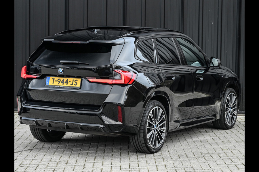 BMW iX1 XDRIVE 30 LAUNCH EDITION 67 kWh | M-SPORT | NL-AUTO | COMFORT ACCESS | PANORAMADAK | 360 CAMERA | HARMAN/KARDON | HEAD-UP | VIRT