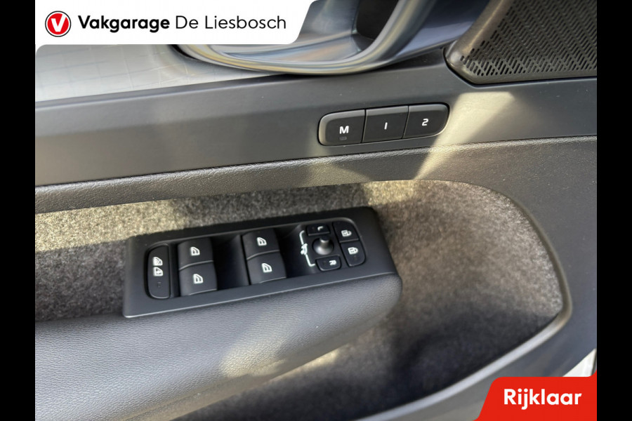 Volvo XC40 1.5 T4 Plug-in hybrid Plus Dark / Panorama-dak / Harman-Kardon / camera / stuur en stoel verwarming