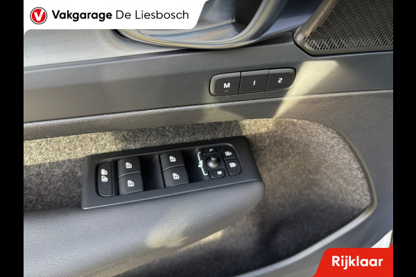 Volvo XC40 1.5 T4 Plug-in hybrid Plus Dark / Panorama-dak / Harman-Kardon / camera / stuur en stoel verwarming
