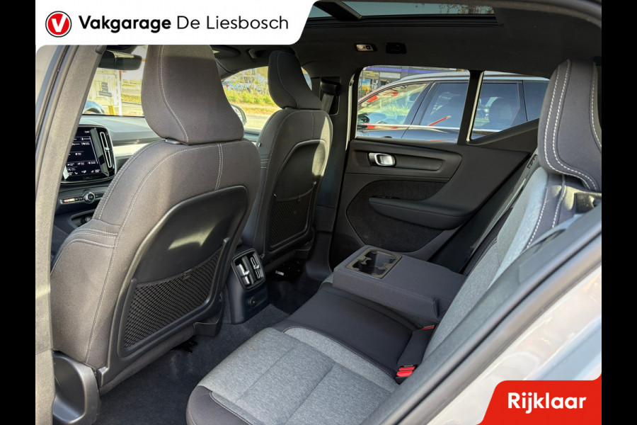 Volvo XC40 1.5 T4 Plug-in hybrid Plus Dark / Panorama-dak / Harman-Kardon / camera / stuur en stoel verwarming