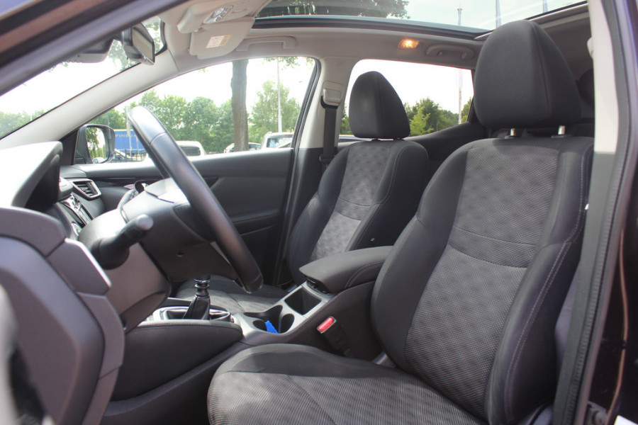 Nissan QASHQAI 1.2 N-Connecta / Trekhaak / Panoramadak / 360Camera / 18'' / Keyless / Navigatie / Getint glas / DAB / Cruise Control