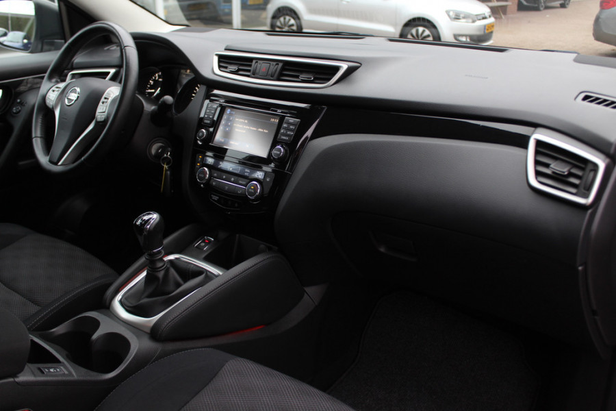 Nissan QASHQAI 1.2 N-Connecta / Trekhaak / Panoramadak / 360Camera / 18'' / Keyless / Navigatie / Getint glas / DAB / Cruise Control