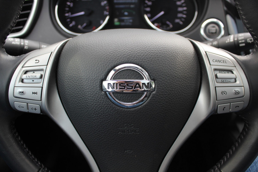 Nissan QASHQAI 1.2 N-Connecta / Trekhaak / Panoramadak / 360Camera / 18'' / Keyless / Navigatie / Getint glas / DAB / Cruise Control