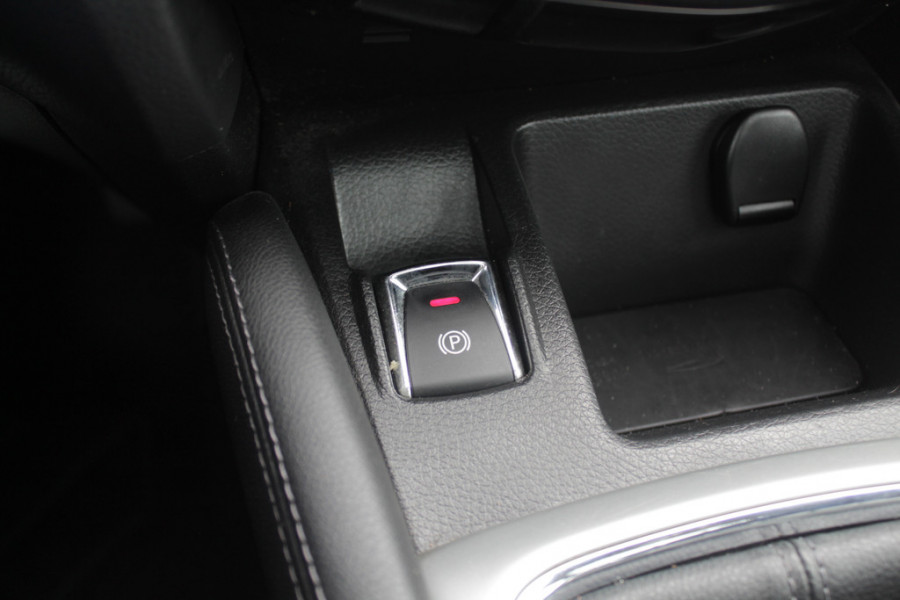 Nissan QASHQAI 1.2 N-Connecta / Trekhaak / Panoramadak / 360Camera / 18'' / Keyless / Navigatie / Getint glas / DAB / Cruise Control