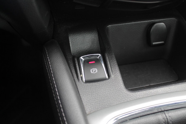Nissan QASHQAI 1.2 N-Connecta / Trekhaak / Panoramadak / 360Camera / 18'' / Keyless / Navigatie / Getint glas / DAB / Cruise Control