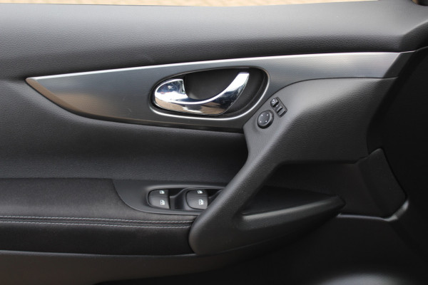 Nissan QASHQAI 1.2 N-Connecta / Trekhaak / Panoramadak / 360Camera / 18'' / Keyless / Navigatie / Getint glas / DAB / Cruise Control
